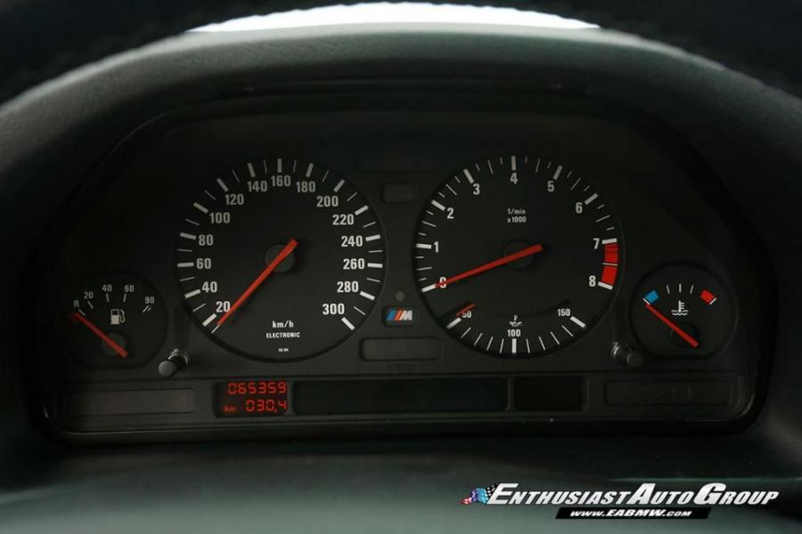 Панель приборов BMW M5 Touring (Avus Blue) (WBSHJ91070BL01767) (E34) 1994 года  (фото 21 из 100)